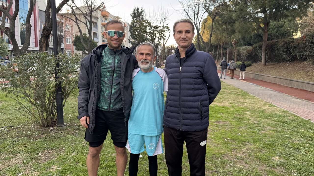 Konya’da da durdurulamadı! Koşan efsane arabasından çok kilometre yapıyor 5